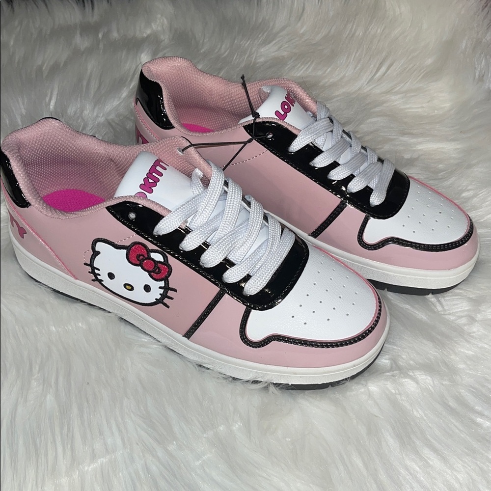 🆕Hello Kitty Sneakers Size 8